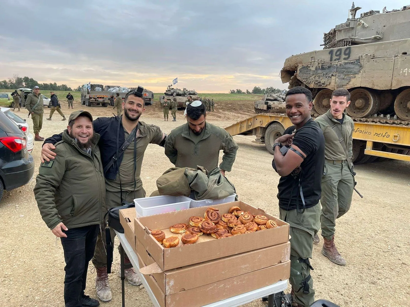 Soldiers receiving supplies from Alevy volunteers.