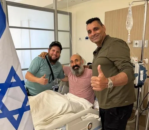 Onn, recovering in hospital, with visitors.